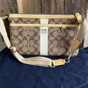 Adorable Coach crossbody